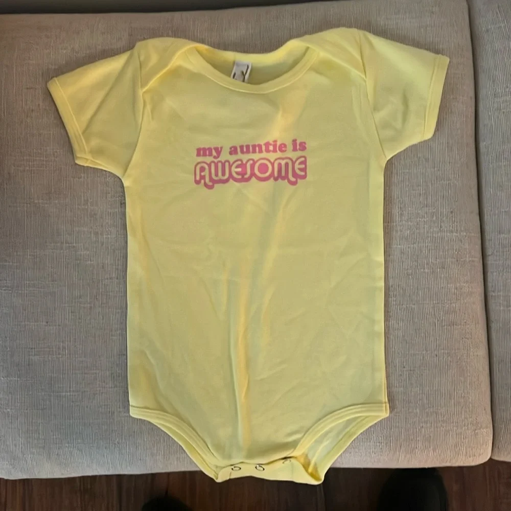 My auntie is awesome Baby Onesie